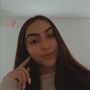 Meet your Posher, Alexis rio